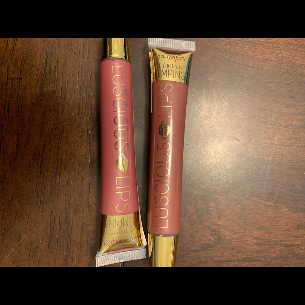 NWT Lucious lips lip gloss with lip plumping